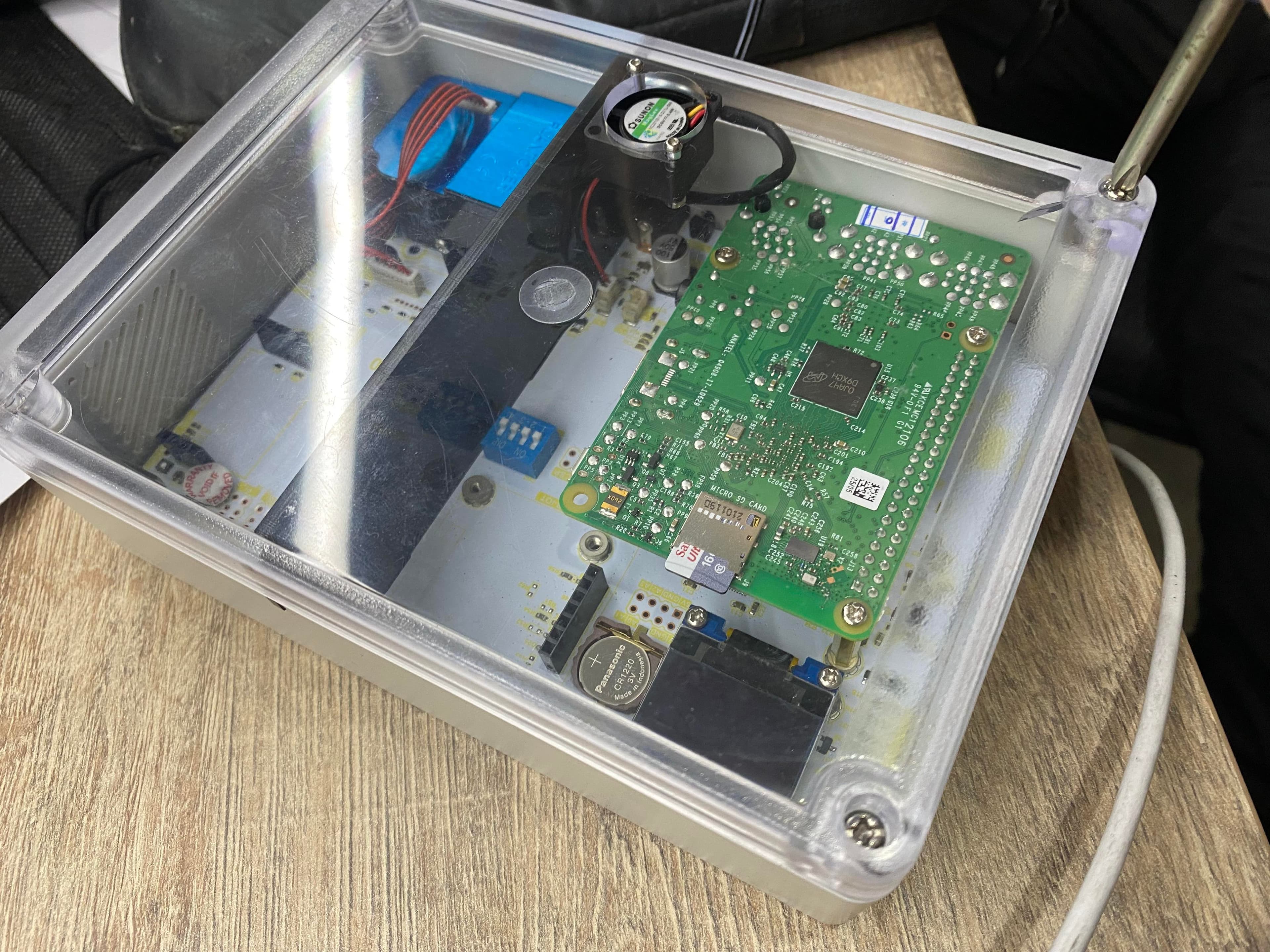 Air monitoring hardware device